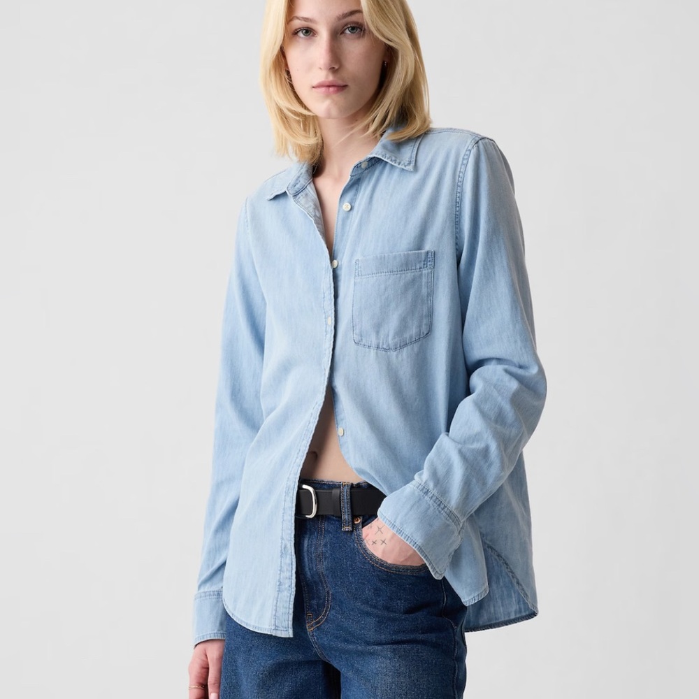 Gap Denim Chambray TALL medium good used condition “ The Perfect Shirt “